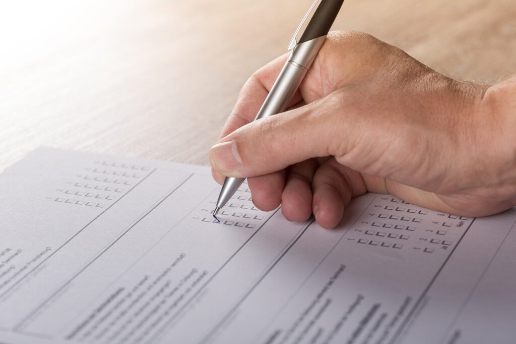 man filling out a survey | Woodford Recycling
