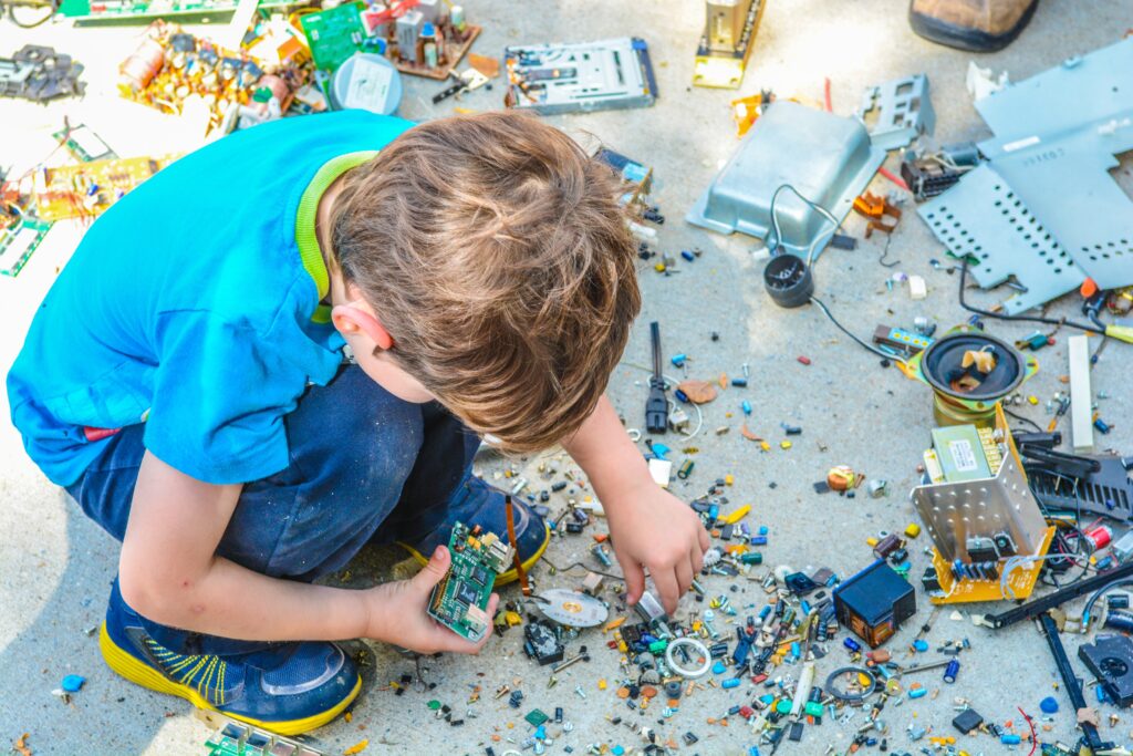 How to teach kids to recycle