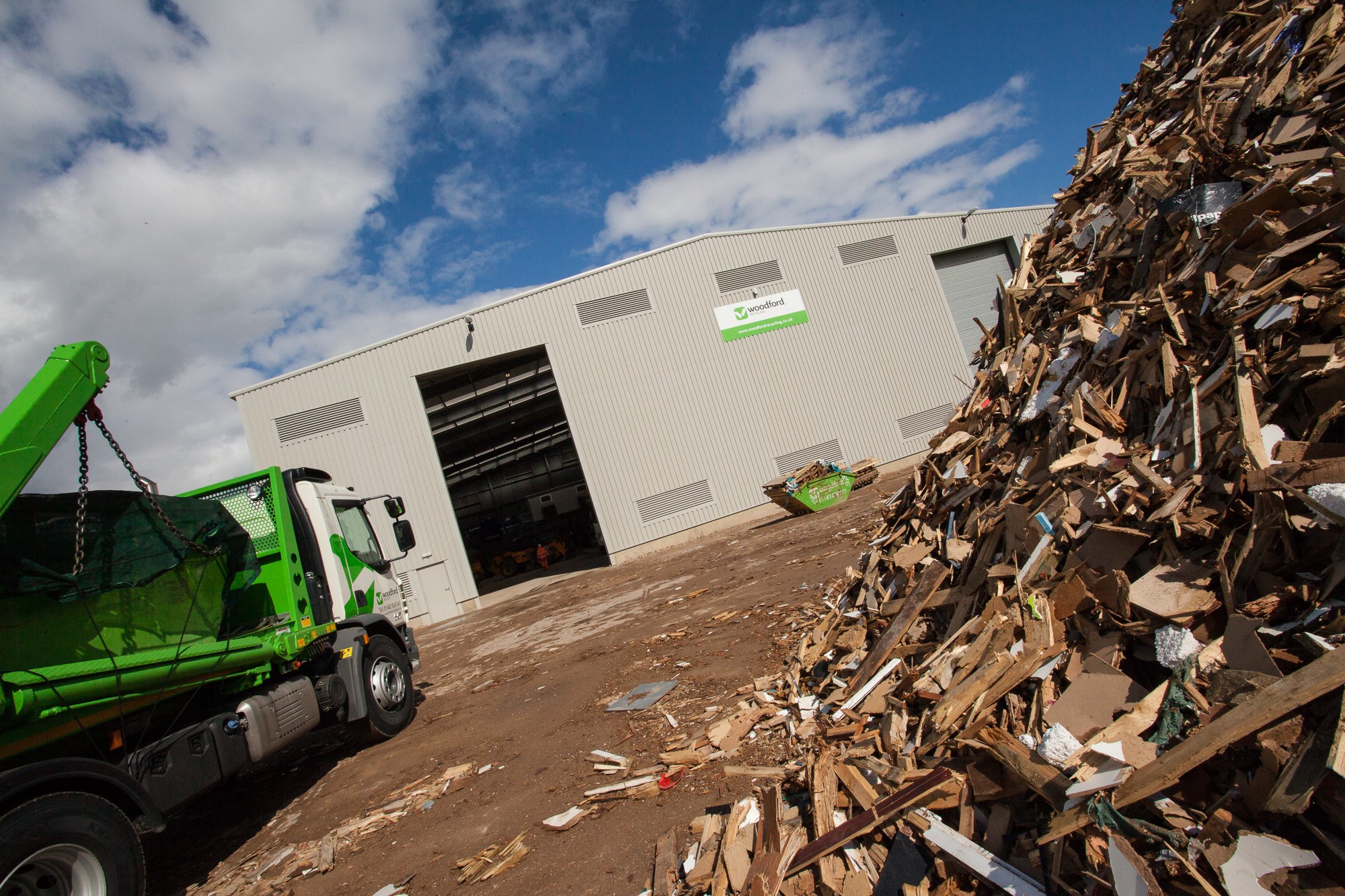 woodford-recycling-services-recycling-process-vehicle-2